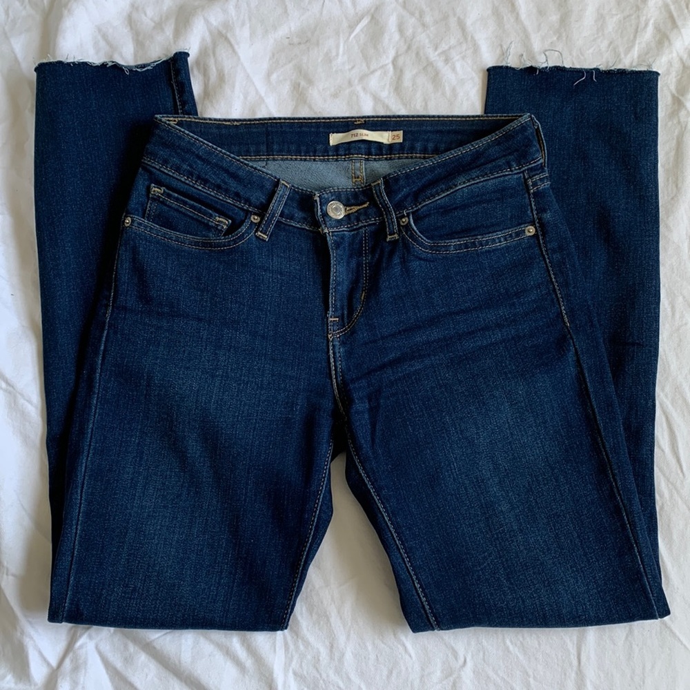 712 Levi’s Slim Fit Jeans
